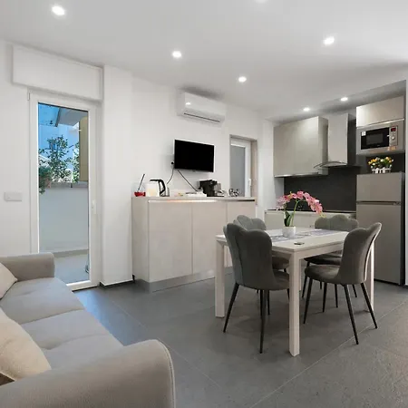 Dalila's Luxury House