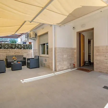 Dalila's Luxury House *