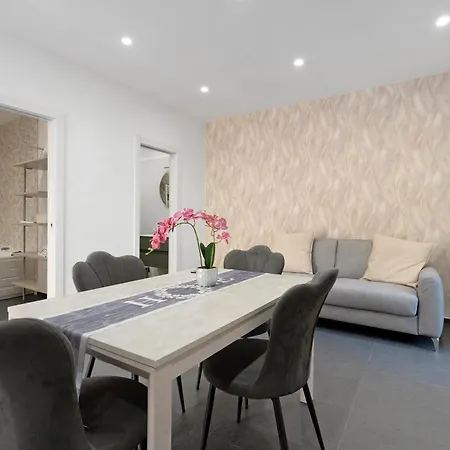 Dalila's Luxury House
