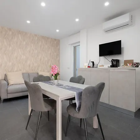 Dalila's Luxury House Apartament *