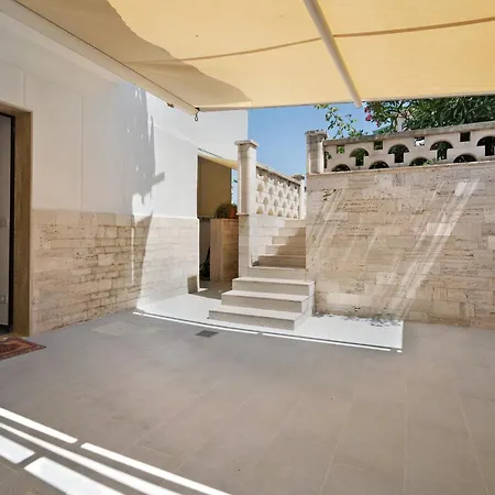 Dalila's Luxury House